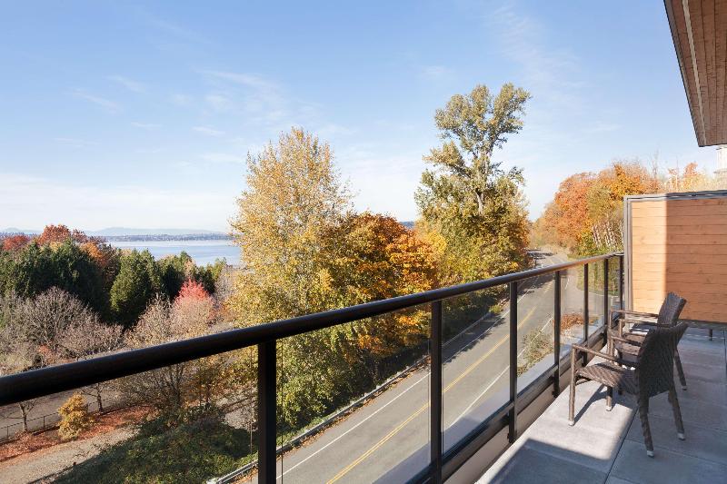 Hampton Inn And Suites Seattle/Renton image