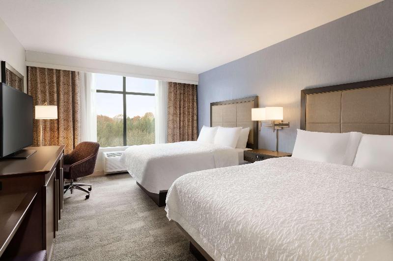 Hampton Inn And Suites Seattle/Renton image