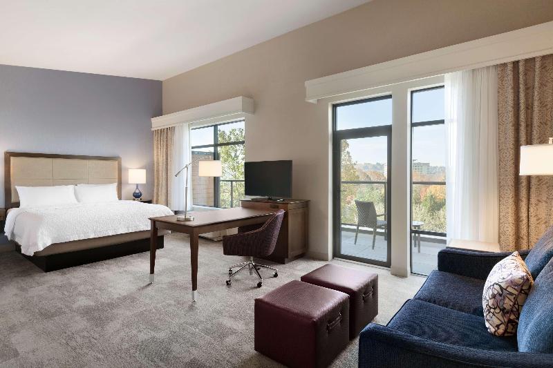 Hampton Inn And Suites Seattle/Renton image