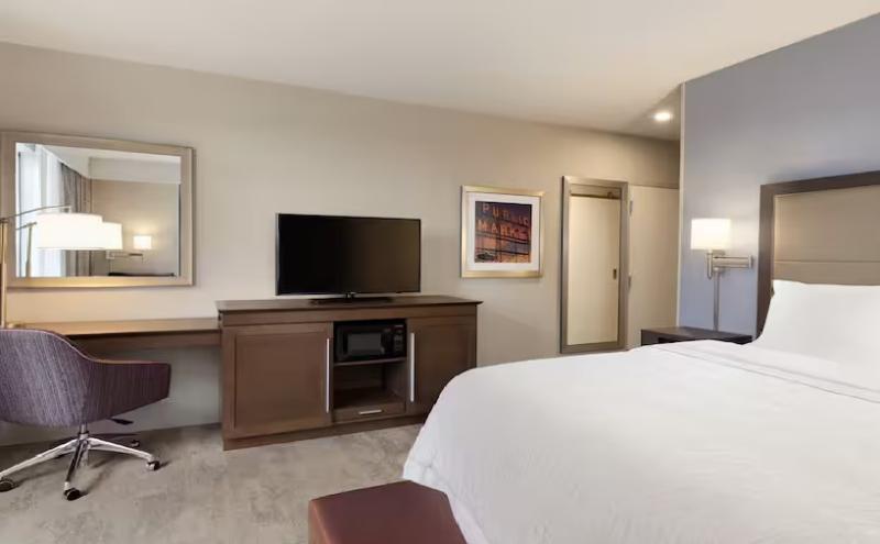Hampton Inn And Suites Seattle/Renton image