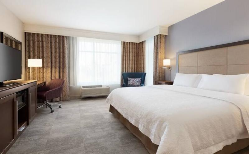 Hampton Inn And Suites Seattle/Renton image