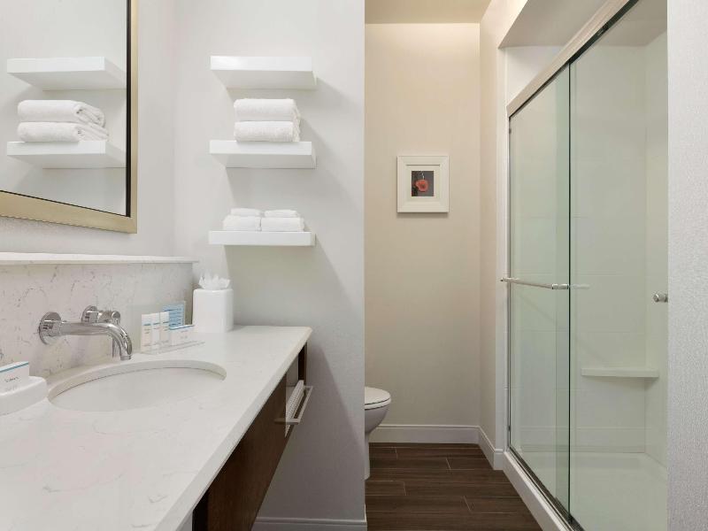 Hampton Inn And Suites Seattle/Renton image