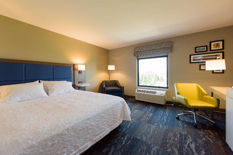 Hampton Inn By Hilton Superior Duluth image