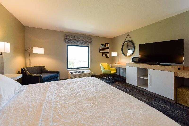 Hampton Inn By Hilton Superior Duluth image