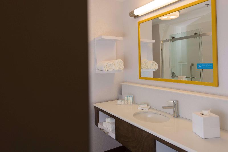 Hampton Inn By Hilton Superior Duluth image
