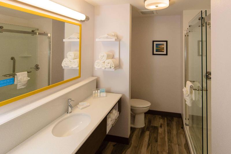 Hampton Inn By Hilton Superior Duluth image