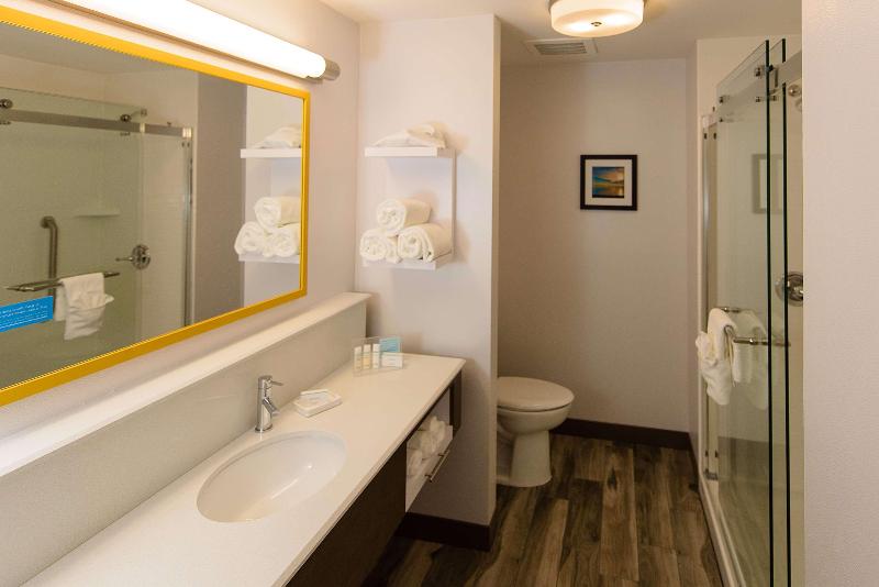 Hampton Inn By Hilton Superior Duluth image