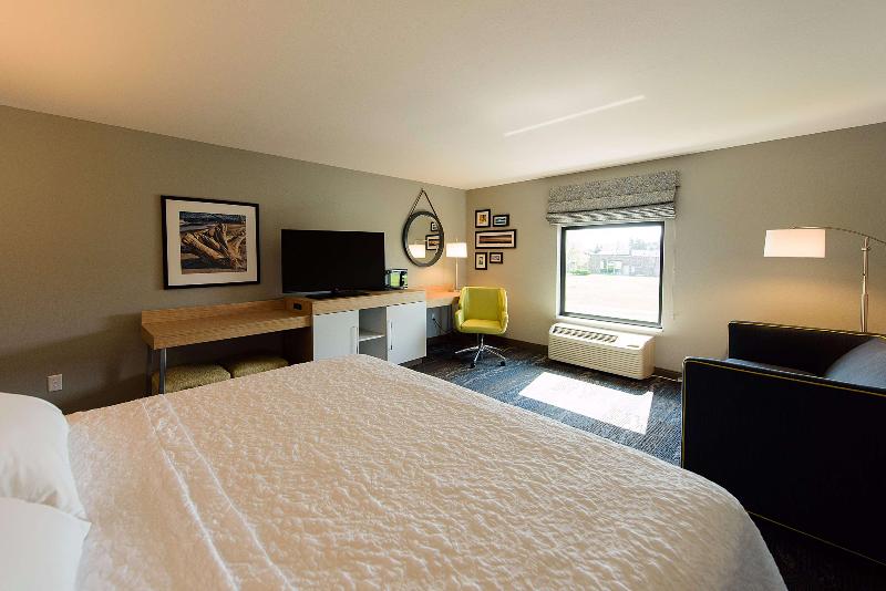 Hampton Inn By Hilton Superior Duluth image