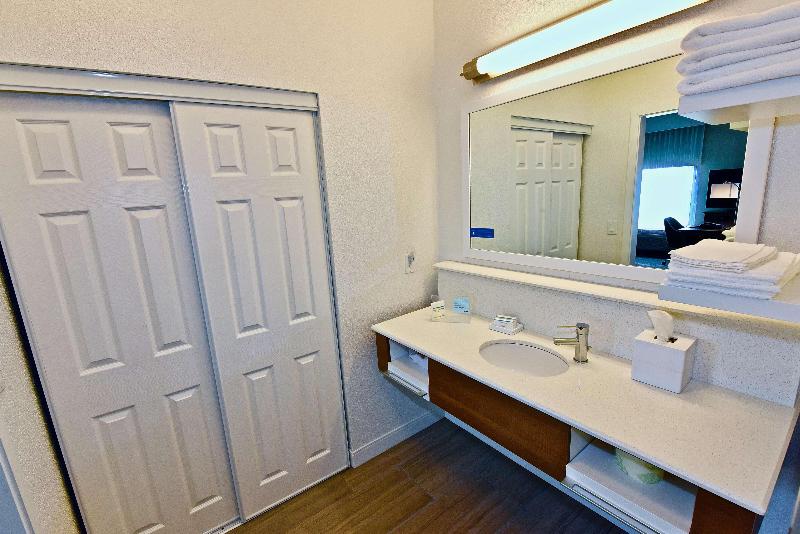 Hampton Inn Kirksville image