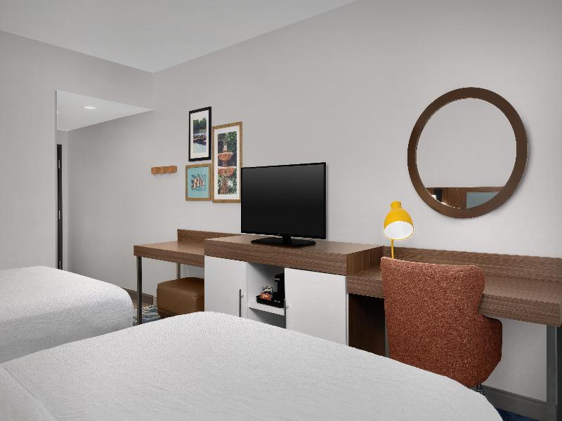 Hampton Inn Kernersville image