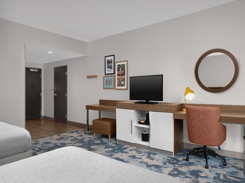 Hampton Inn Kernersville image