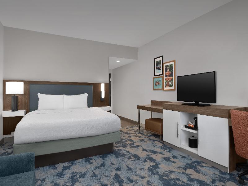 Hampton Inn Kernersville image