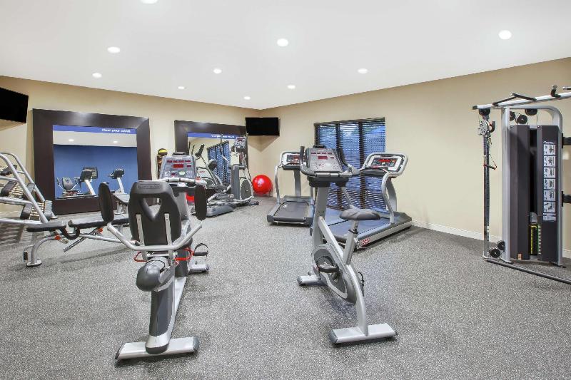 Hampton Inn & Suites Cleveland/Oakwood Village, OH image