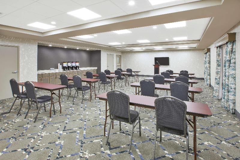 Hampton Inn & Suites Cleveland/Oakwood Village, OH image