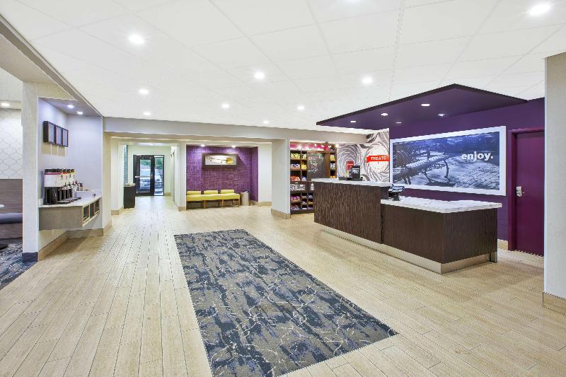 Hampton Inn & Suites Cleveland/Oakwood Village, OH image