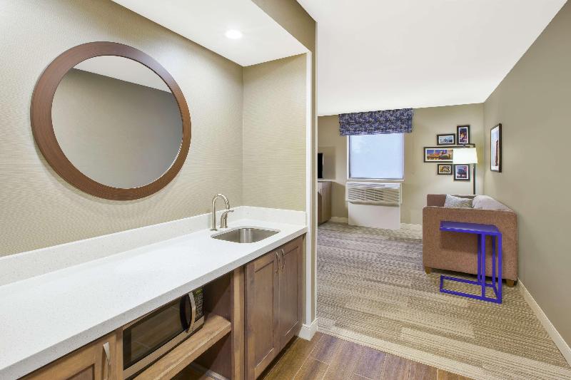 Hampton Inn & Suites Cleveland/Oakwood Village, OH image