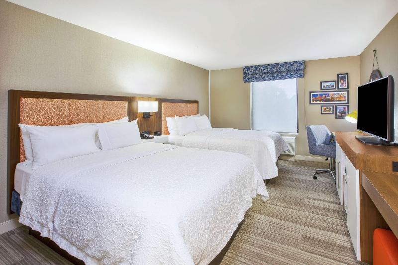 Hampton Inn & Suites Cleveland/Oakwood Village, OH image