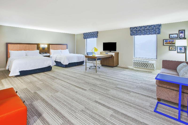Hampton Inn & Suites Cleveland/Oakwood Village, OH image