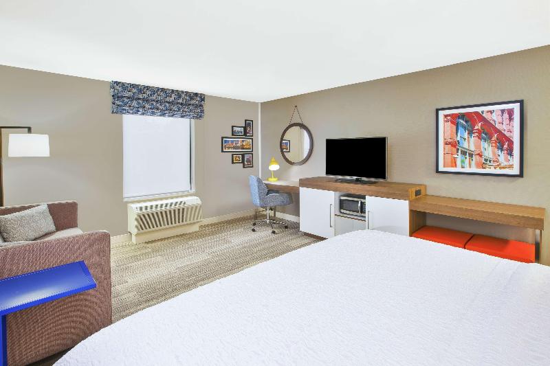 Hampton Inn & Suites Cleveland/Oakwood Village, OH image