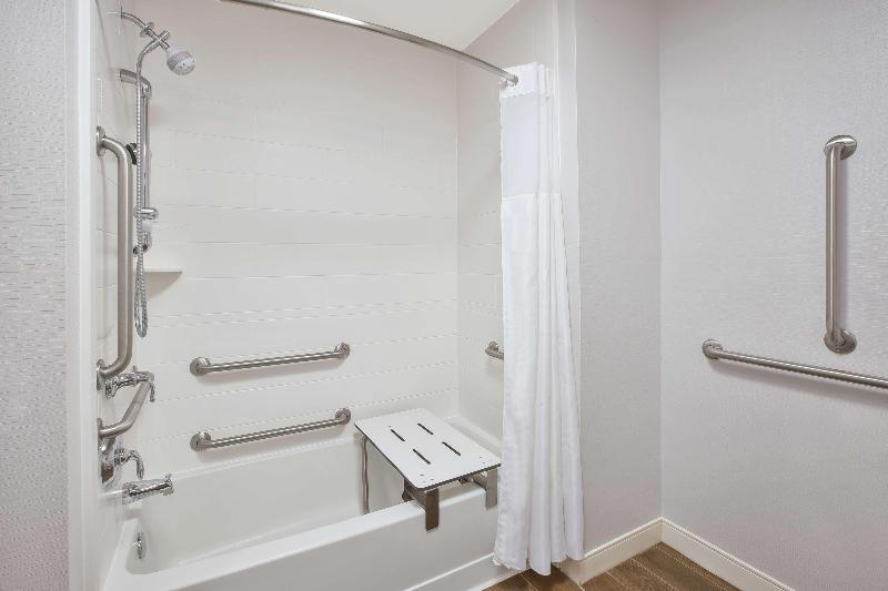 Hampton Inn & Suites Cleveland/Oakwood Village, OH image