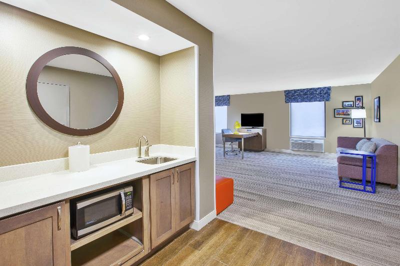 Hampton Inn & Suites Cleveland/Oakwood Village, OH image