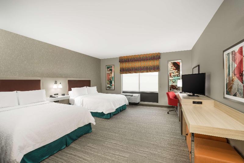 Hampton Inn Newport image