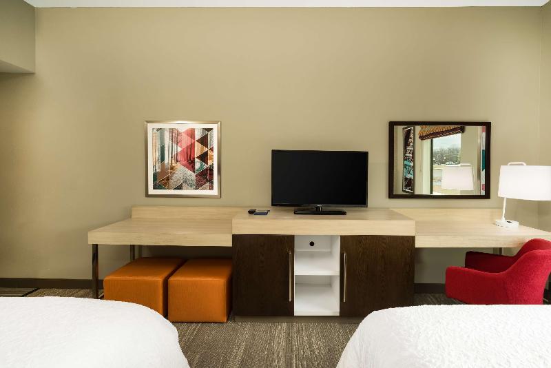 Hampton Inn Newport image