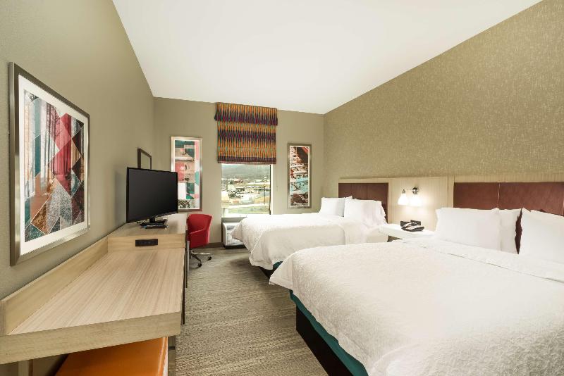 Hampton Inn Newport image