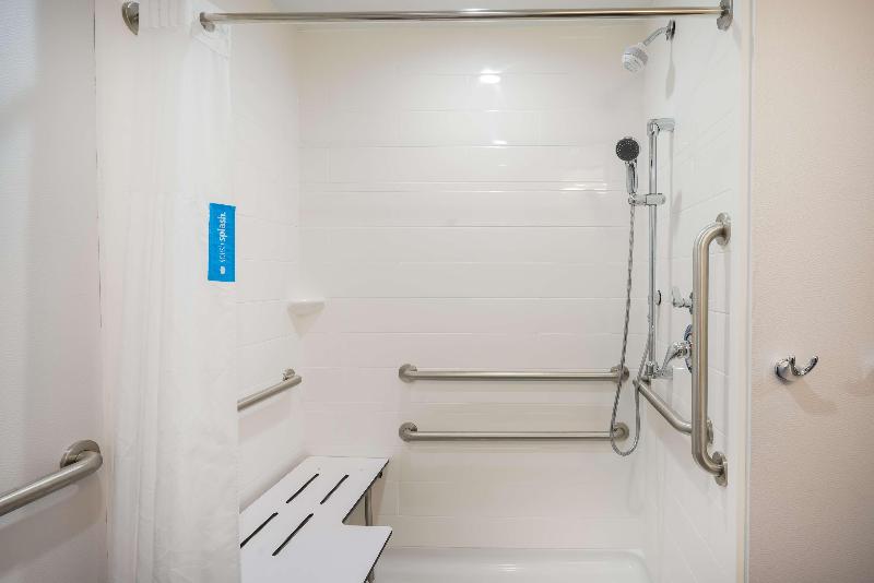 Hampton Inn Newport image