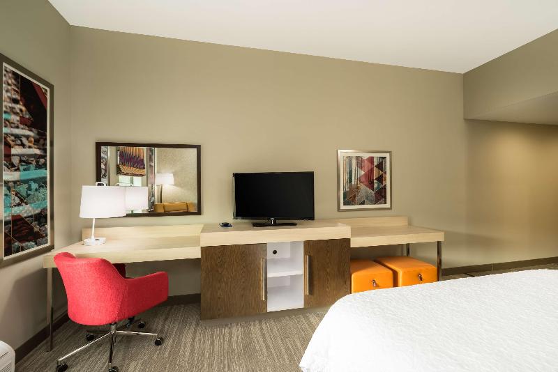 Hampton Inn Newport image