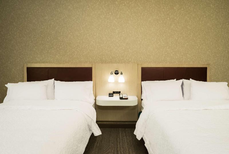 Hampton Inn Newport image