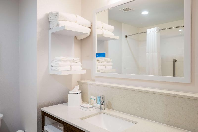 Hampton Inn Newport image