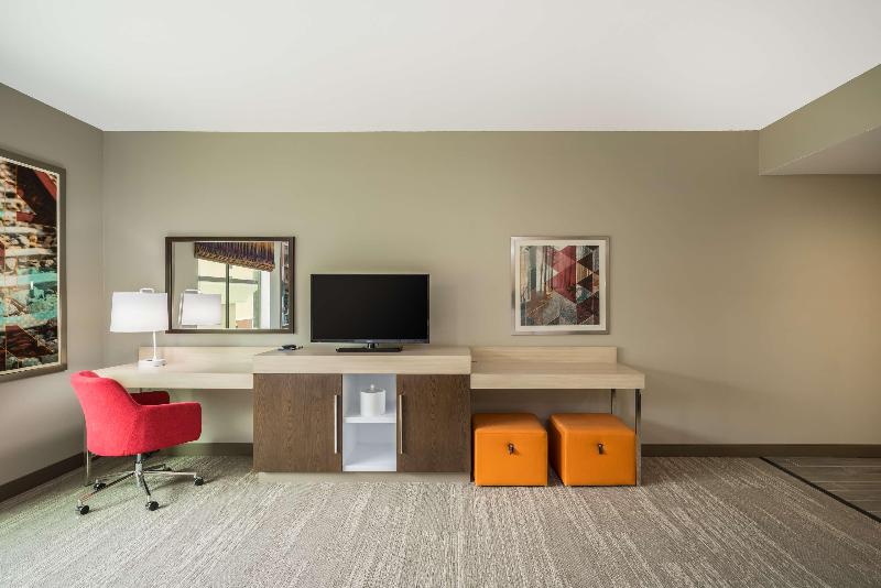 Hampton Inn Newport image