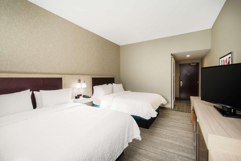 Hampton Inn Newport image