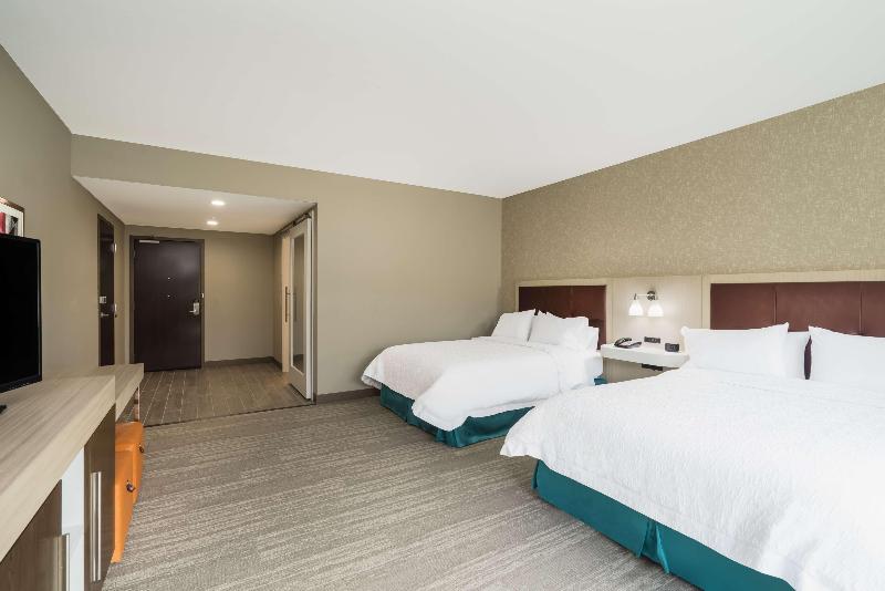 Hampton Inn Newport image