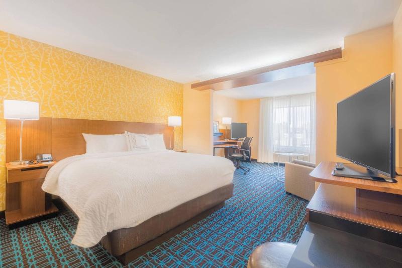 Fairfield Inn & Suites Gaylord image