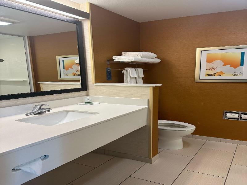 Fairfield Inn & Suites Hollister image