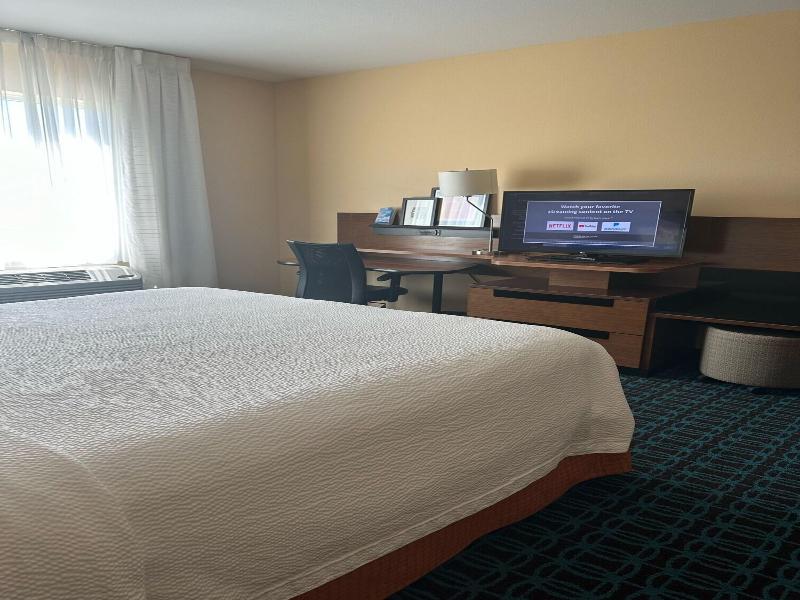 Fairfield Inn & Suites Hollister image