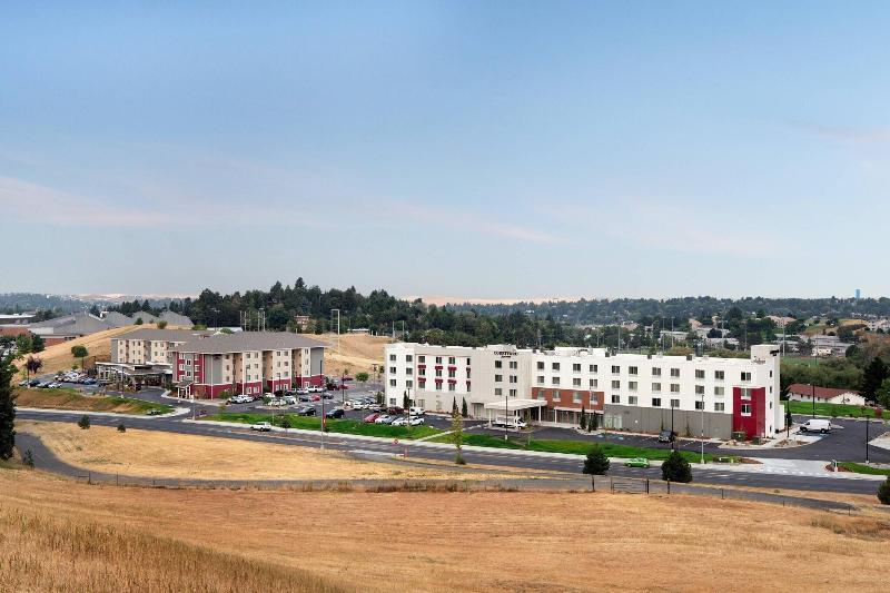 Courtyard Pullman image