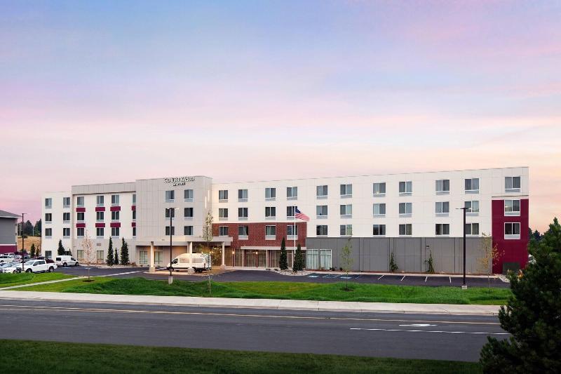 Courtyard Pullman image