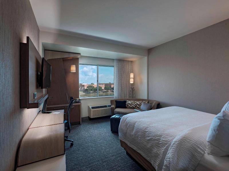 Courtyard Houston Sugar Land/Lake Pointe image