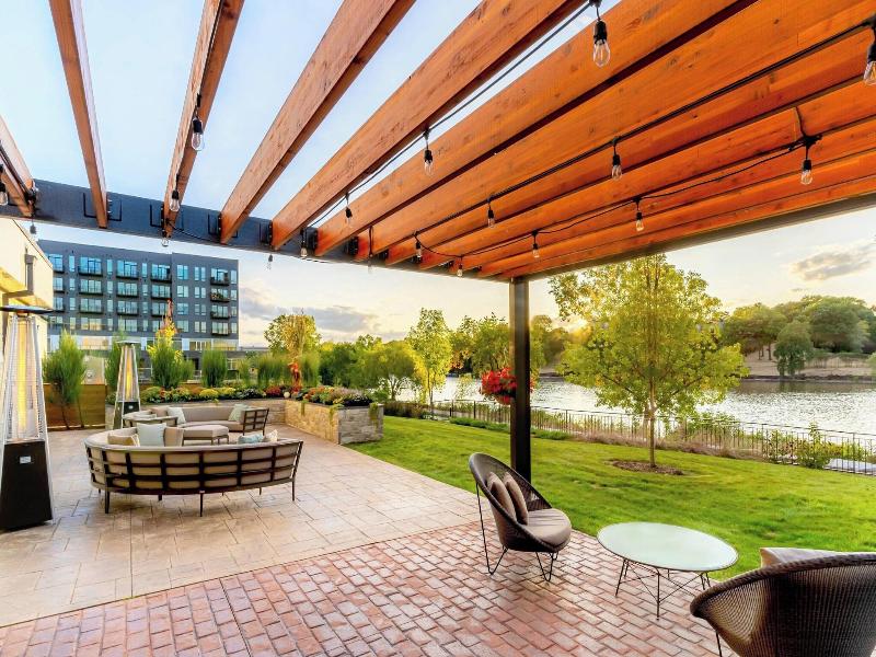 Courtyard Appleton Riverfront
