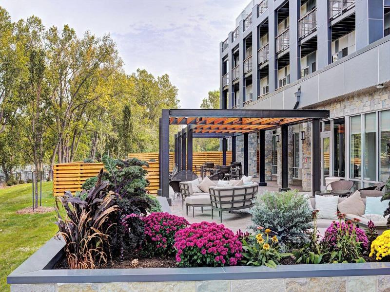 Courtyard Appleton Riverfront