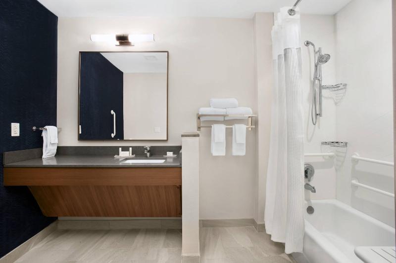 Fairfield Inn &Suites Daytona Beach Speedway/Airpt image
