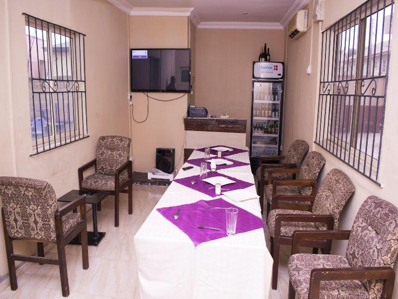 Maxton Suites Magodo image