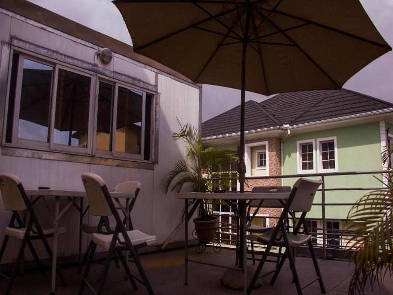 Deen Apartment Services image