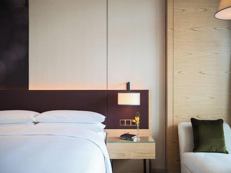 DOUBLE SUPERIOR KING BED