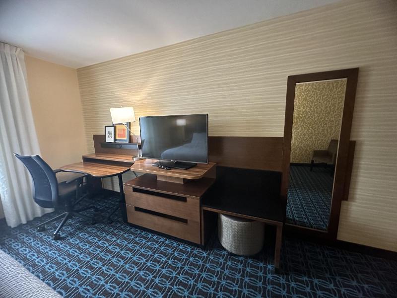 Fairfield Inn & Suites Detroit Macomb image
