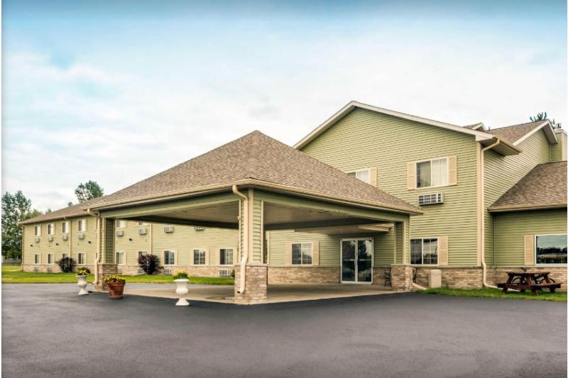 Quality Inn Redgranite image