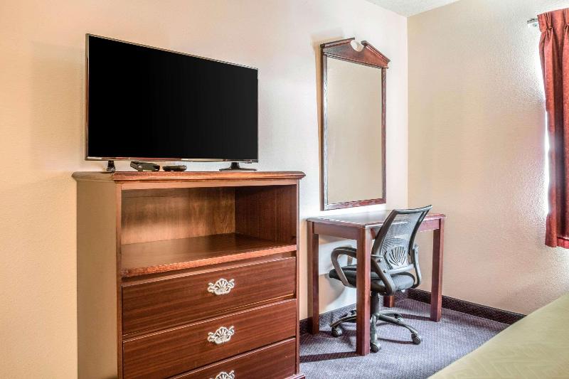 Quality Inn Redgranite image
